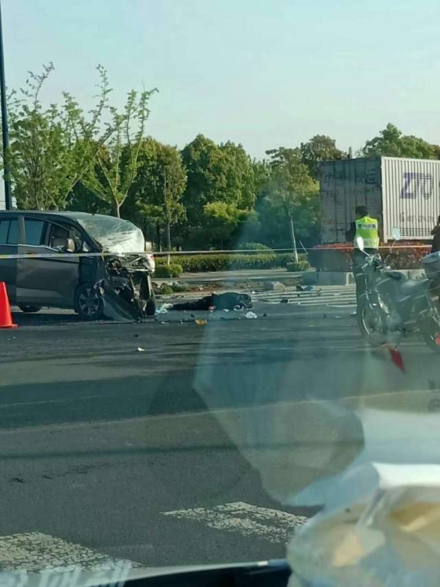 鹽城車(chē)禍最新消息，事故現(xiàn)場(chǎng)救援與后續(xù)關(guān)注