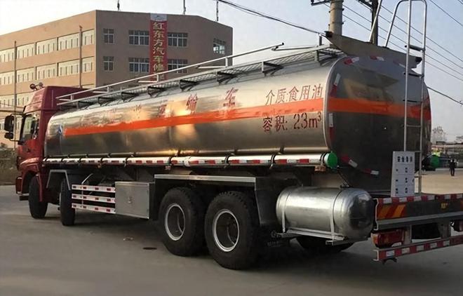 最新油罐車技術(shù)革新引領(lǐng)運(yùn)輸行業(yè)革新風(fēng)潮